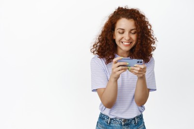 <a href=https://www.freepik.com/free-photo/enthusiastic-handsome-happy-african-american-guy-holding-smartphone-horizontally_16069530.htm#fromView=search&page=1&position=30&uuid=a80b26e1-5161-4683-a032-4efdad265a94>Image by cookie_studio on Freepik</a>